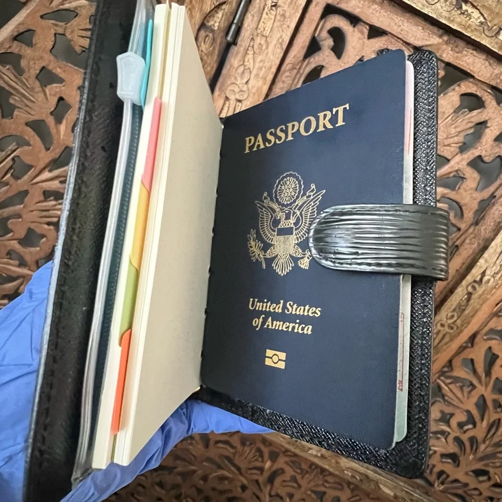 🔥 Authentic Louis Vuitton Black Epi PM Agenda Passport Holder - Picture 12 of 16